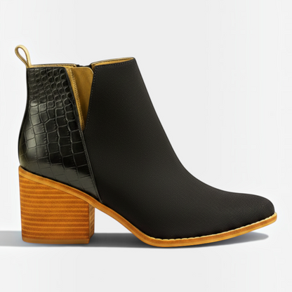Botines EQUILIBRIO ZAPATOS by EIM en cuero azul marino con detalle de talón en textura croco y tacón de madera de 7 cm